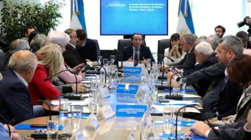 El Gobierno oficializó la suba del 35% del salario mínimo en tres cuotas
