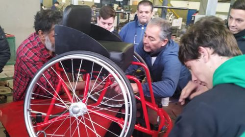 Estudiantes de escuelas técnicas realizaron una silla de deportiva adaptada