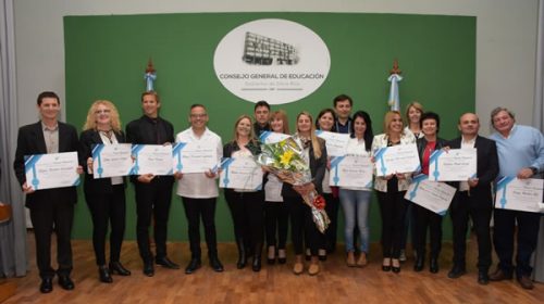 La provincia reconoció a 17 docentes con el premio provincial Manuel Antequeda