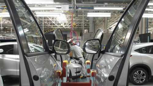 La producción industrial creció 4,8% en enero, tras dos años de contracción