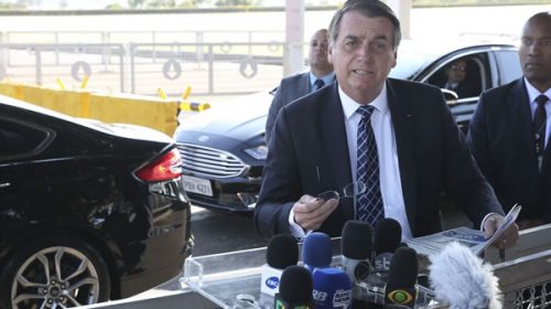 Bolsonaro mandó a callar a periodistas y negó interferir en la Policía