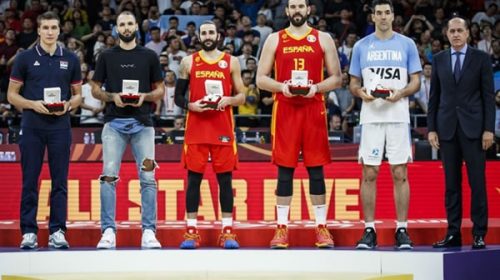 Luis Scola fue elegido en el quinteto ideal