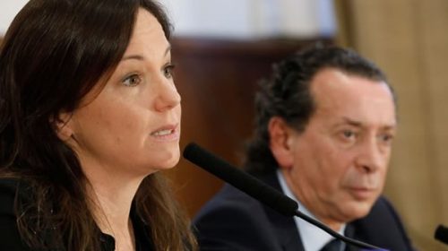 Acuerdan un bono de refuerzo de $ 2 mil para beneficiarios de planes
