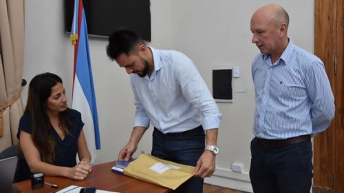 Se conocieron las ofertas para la adquisición de mobiliario escolar