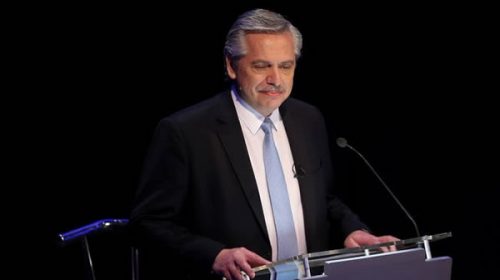 Un Fernández dubitativo logró recomponerse y salir airoso