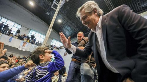 Alberto le reclamó a Macri, que en caso de perder, no “libere” nuevamente al dólar