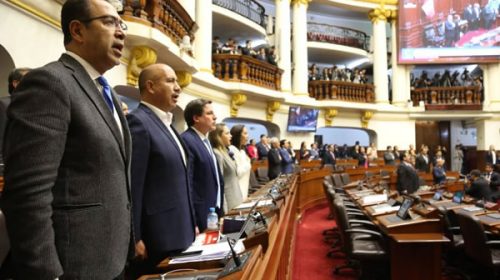 Congreso de Perú destituye a Vizcarra y designa a Mercedes Aráos como nueva presidenta
