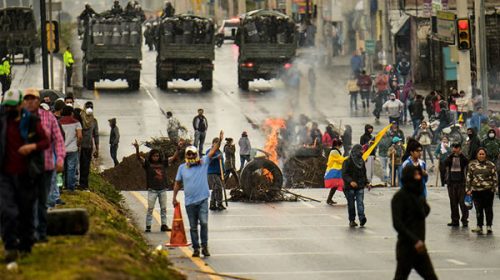 Ecuador: el gobierno abandonó Quito y manifestantes intentaron asaltar el Congreso