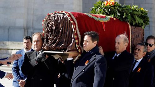 Exhumaron los restos de Franco en España Exhumaron los restos de Franco en España