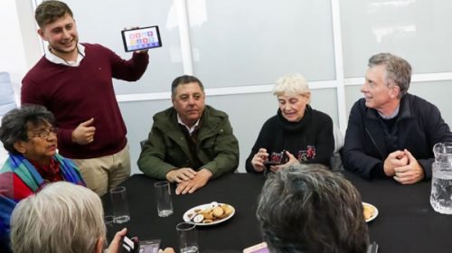 Macri aprovecha las críticas del debate para mostrarse con los jubilados