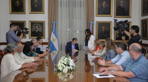 Bordet garantizó pago de sueldos con incrementos y aguinaldo