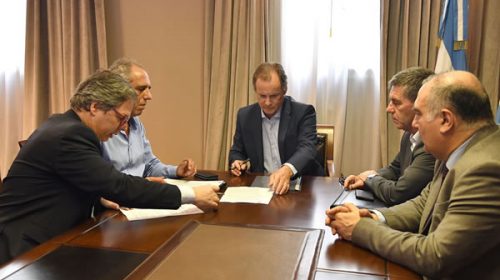 Bordet firmó los acuerdos que aseguran la continuidad de importantes obras en la provincia