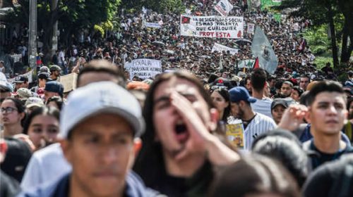 Con marchas masivas, Colombia se sube a la ola chilena