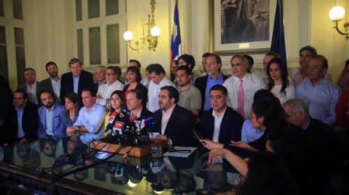 El Congreso chileno acordó llamar a un plebiscito para cambiar la Constitución