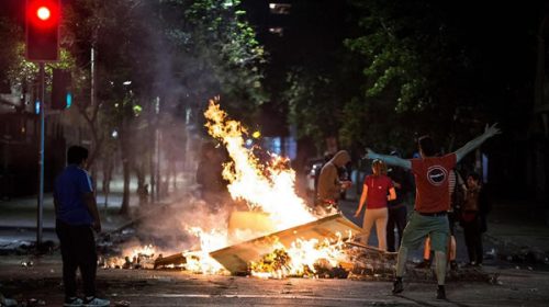 Otra noche de protestas en Chile: el epicentro estuvo en Santiago, donde hubo serios incidentes