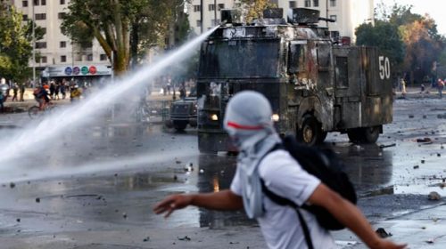 La represión recrudece a la noche en Chile