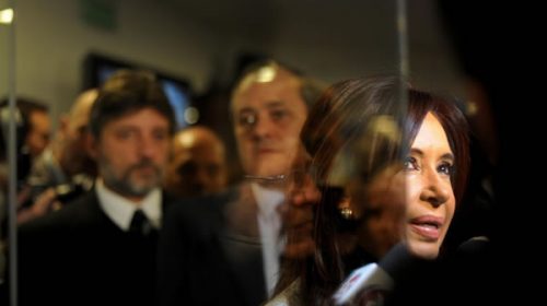Cristina vuelve de Cuba y se empieza a definir la conducción de YPF