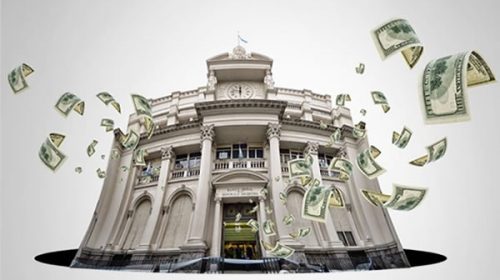 En tres meses las reservas del Banco Central cayeron USD 9.000 millones por la salida de depósitos