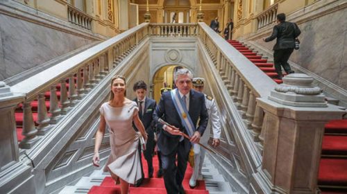El nuevo presidente inicia su gobierno con 60% de imagen positiva