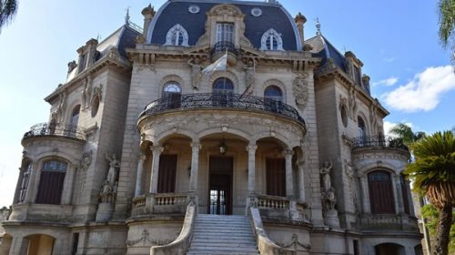 Cresto asume su segundo mandato junto a los festejos por el centenario del Palacio Arruabarrena