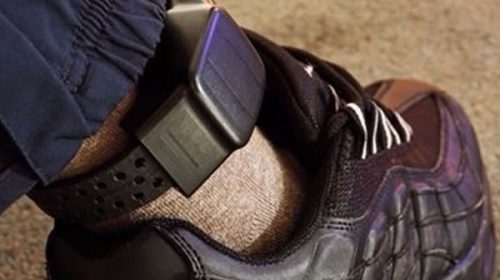 Domiciliaria con tobillera para un policía denunciado por violar al hijo de su pareja