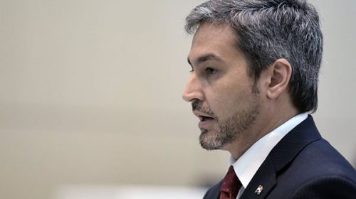 El presidente de Paraguay, Mario Abdo, tiene dengue