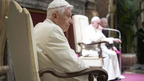 Libro en defensa del celibato no tendrá firma Ratzinger