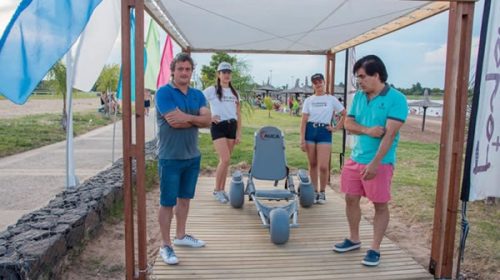 Federación incorporó la primera silla anfibia para ofrecer un verano inclusivo