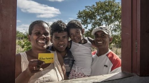 Bolsonaro recortó el plan Bolsa Familia, emblema de la lucha contra la pobreza en Brasil Bolsonaro recortó el plan Bolsa Familia, emblema de la lucha contra la pobreza en Brasil