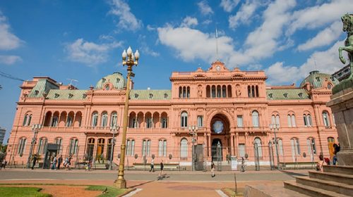 El Gobierno ya revisa 15 mil nombramientos del macrismo