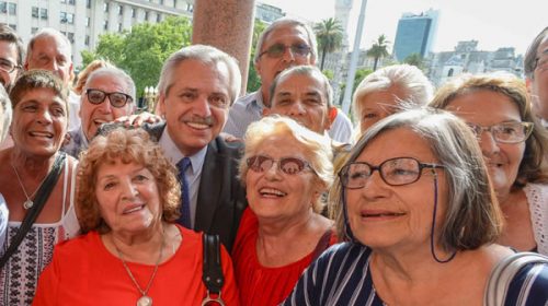 El Presidente presenta el vademécum de medicamentos gratuitos para afiliados del PAMI