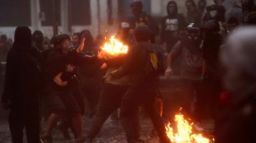 Madrugada de furia en Chile: incendios, saqueos y 283 detenidos