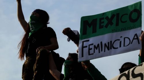 Una masiva marcha de mujeres desafió a López Obrador