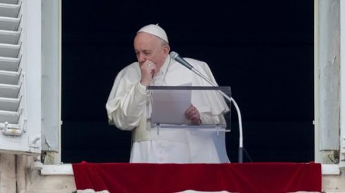 Francisco sigue resfriado y suspendió su retiro espiritual de una semana