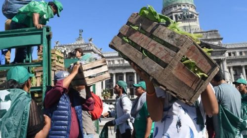 “El campo que alimenta”, los pequeños productores se plantan contra el paro de la mesa de enlace