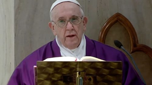 Francisco lamentó que haya “tantos pobres de clase media por las políticas económicas” Francisco lamentó que haya “tantos pobres de clase media por las políticas económicas”