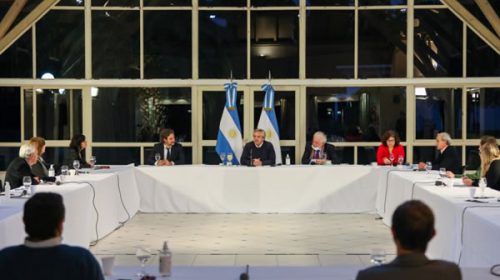 Alberto recibió el aval de los expertos para “una etapa de reapertura” de actividades