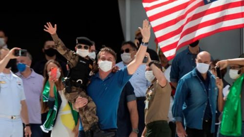 Bolsonaro asistió a una manifestación pese al drama que vive Brasil