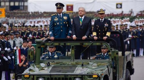 Un decretazo de López Obrador vuelve a militarizar a México