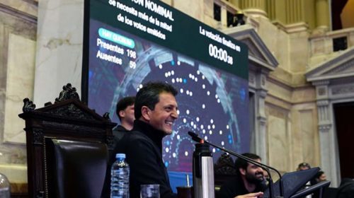 Massa se reúne con los jefes de bloque para acordar el temario de la primera sesión virtual