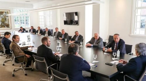 Gestos de acercamiento hacia los más poderosos