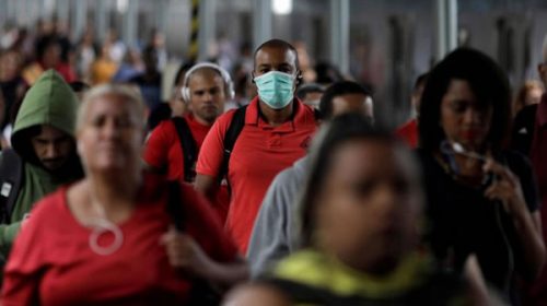 Un alcalde de Brasil anunció la reapertura del comercio “muera quien muera”