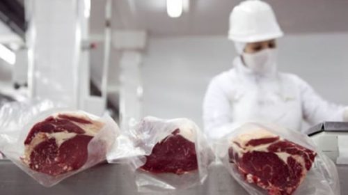 Carne: seis frigoríficos dejan de exportar a China por coronavirus entre sus operarios