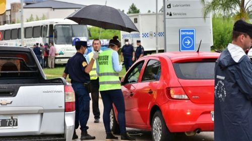 Refuerza los controles para evitar el ingreso de personas con permisos falsos de circulación en Concordia