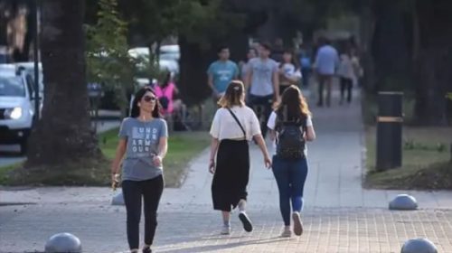 Provincias “libres Covid” buscan mantener las reuniones sociales