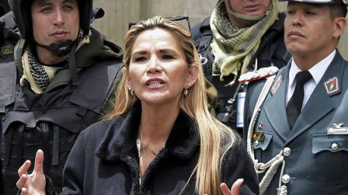 Áñez reconoce la victoria del MAS y felicita a Arce y Choquehuanca