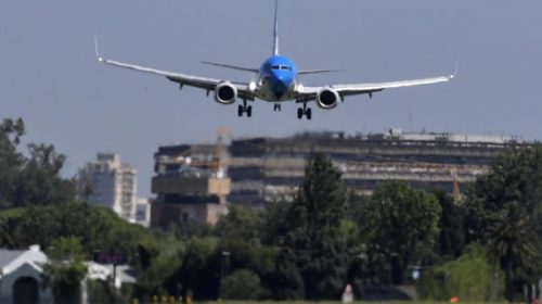 Vuelven los vuelos de cabotaje, pero con restricciones