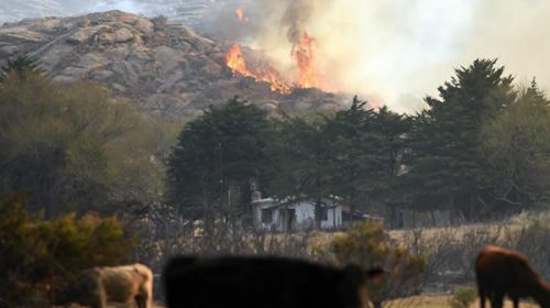 Siguen activos incendios en cercanías de La Cumbre y Alpa Corral pero se contuvo el de Carlos Paz