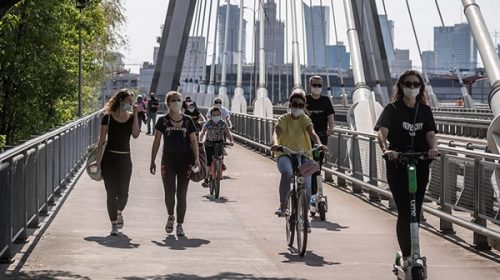 La segunda ola de contagios y restricciones se profundiza en Estados Unidos y en Europa