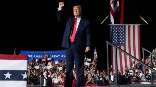 Tras recibir el alta, Trump regresó a la campaña con un masivo acto en Florida